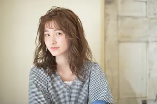 ミディアム CHIC 岩下真衣のヘアスタイル