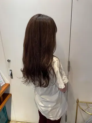 セミロング カラー MIOベージュカラー 柔らかいカラーのヘアスタイル