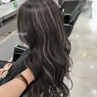 カラー 大人上品な ハイライト🪄イワヤのヘアスタイル