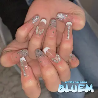 ネイル BLUEM なな🐶のネイルデザイン