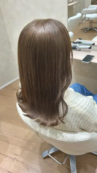 セミロング カラー FRAME+なんば駅前店所属・砂野 真璃奈のヘアスタイル