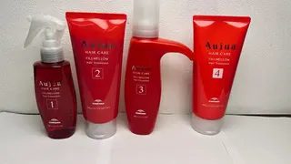 コウ チホウのヘアスタイル