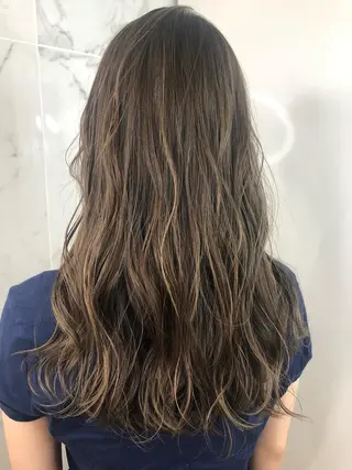 ロング カラー AVANCE emiのヘアスタイル