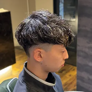 ショート カラー パーマ メンズ 久保 貴大のヘアスタイル