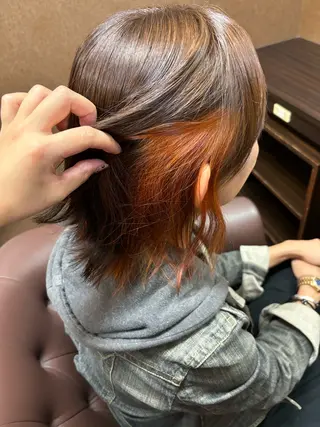 ミディアム カラー 新井 彩寿花のヘアスタイル