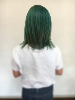 ミディアム カラー GLAD 萩原のヘアスタイル