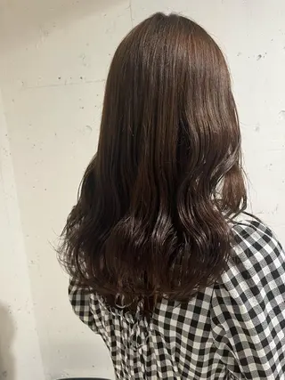 セミロング カラー カジュアルを女っぽく 𝗮𝘆𝗮𝗰𝗼のヘアスタイル