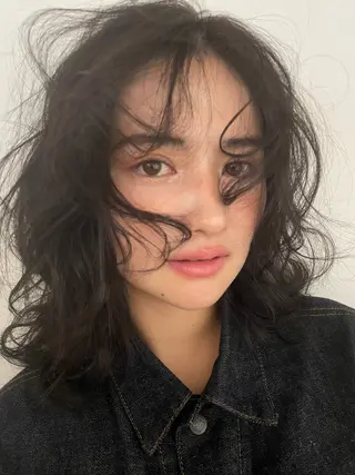 ミディアム カラー 栗山 瑠花のヘアスタイル