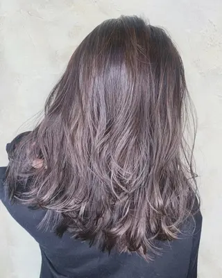 ミディアム N° aria 三軒茶屋のヘアスタイル