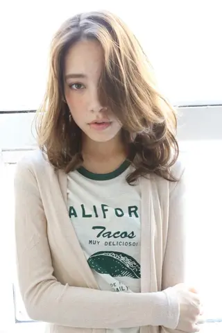 ミディアム カラー 代表　土屋ヒロユキ ショートカットのヘアスタイル