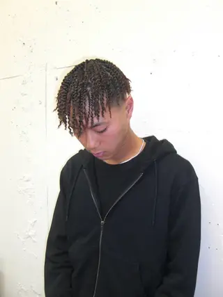 ヘアアレンジ メンズ コーンロウ／ブレイズ SYUのヘアスタイル