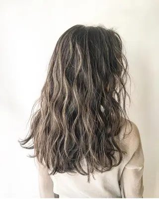 ロング カラー REVE所属・TAKU 美容師のヘアスタイル