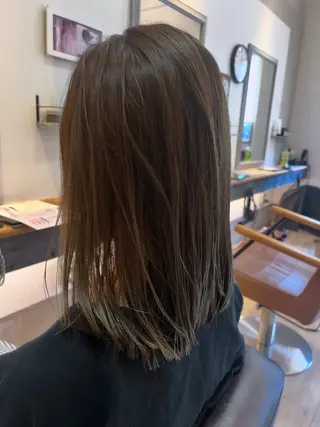 カラー ハラちゃんカット✂︎ 透明感🩵ケアカラーのヘアスタイル