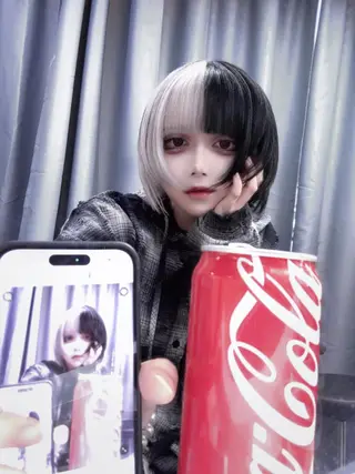 ロング カラー ホワイト&レイヤーカ ットエクステ長畠俊輔のヘアスタイル