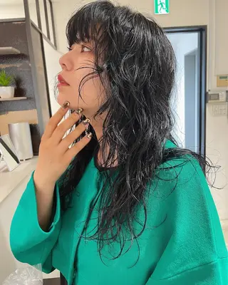 ロング パーマ Loom.所属・村上雅人 ナチュラルモードのヘアスタイル