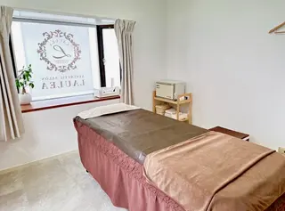 シミケア/ハーブピーリング/脱毛/小顔フェイシャル/ハーブ温浴　LAULEA所属・素肌をキレイに ラウレア🌼Hayaのエステ・リラクイメージ