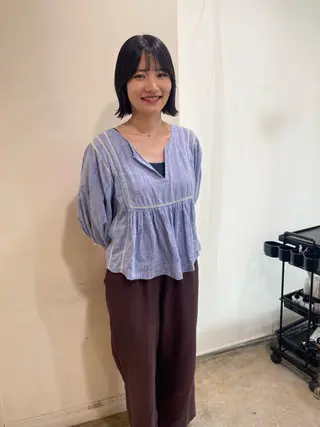 ショート カラー MIOベージュカラー 柔らかいカラーのヘアスタイル