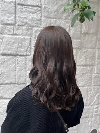 セミロング カラー カジュアルを女っぽく 𝗮𝘆𝗮𝗰𝗼のヘアスタイル