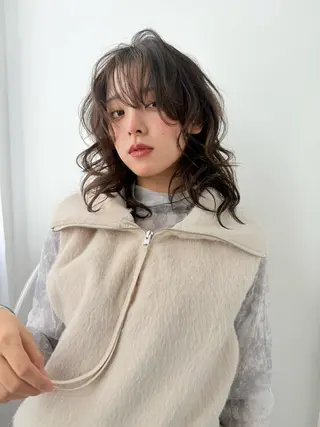 ミディアム 峯本 つばめのヘアスタイル