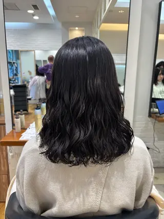 セミロング コテ巻き風パーマ🫧 麻尋のヘアスタイル