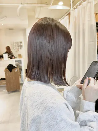 ショート カラー ぱつっとボブ/ 小野あかねのヘアスタイル