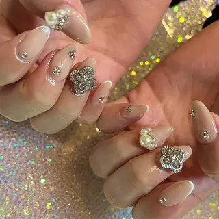 ミディアム ネイル H🌺 NAILのネイルデザイン