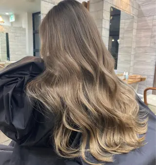 ロング カラー パーマ ヘアアレンジ メンズ キッズ ネイル マツエク・マツパ ハイライト、レイヤー カット/西梅田/中西のヘアスタイル