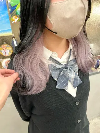 セミロング カラー SALOWIN池袋East店3F所属・インナーカラー 推し ブリーチ 髪質改善のヘアスタイル