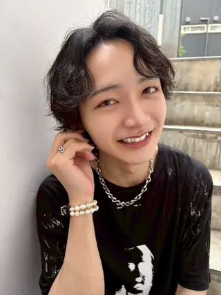 メンズ メンズ ヘアメイク  ハイトーン キャロのヘアスタイル