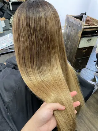 ロング apollo 横浜所属・横浜🦋ハイトーン 🫐シャドウルーツのヘアスタイル