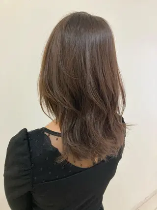 セミロング カラー 品田 真里のヘアスタイル