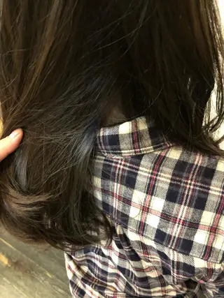 セミロング DEE okazakiのヘアスタイル