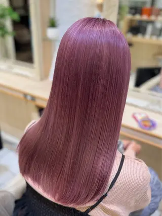 セミロング Notoミルクティー グレージュカラーのヘアスタイル