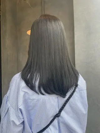 セミロング カラー N°　jillva 腰山 菜々美のヘアスタイル