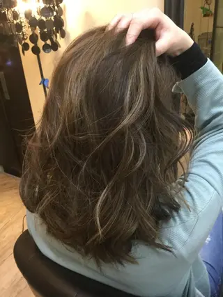 ミディアム カラー 鶴見 和美のヘアスタイル