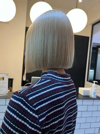 ミディアム カラー ヘアアレンジ ハイトーンカラー 🦋yuri🦋のヘアスタイル