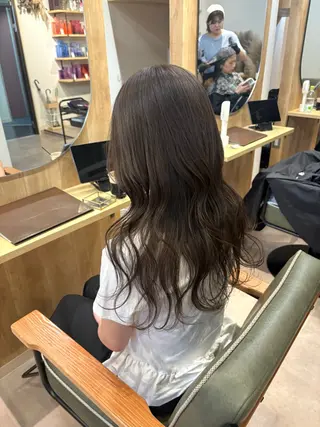 セミロング カラー velua yumekaのヘアスタイル