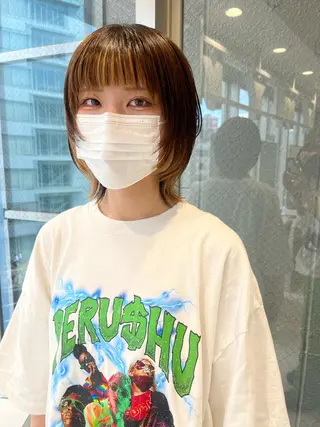 ミディアム ウルフカット／吉村 桃子のヘアスタイル