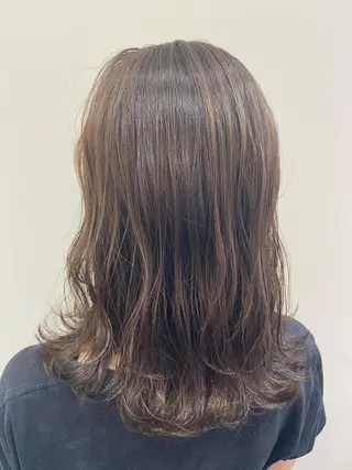 ミディアム カラー Amour なぐらのヘアスタイル