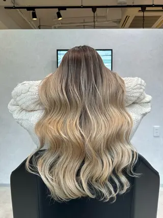 ロング 足立 采弥のヘアスタイル