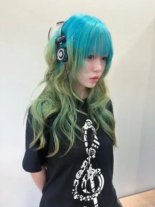 セミロング 夏季 デザインカラー /ブリーチカラーのヘアスタイル