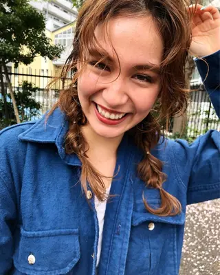 セミロング ヘアアレンジ 顔周りレイヤー/韓国 ブリーチminamiのヘアスタイル