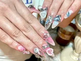 ネイル One Plus Nail Salonのネイルデザイン
