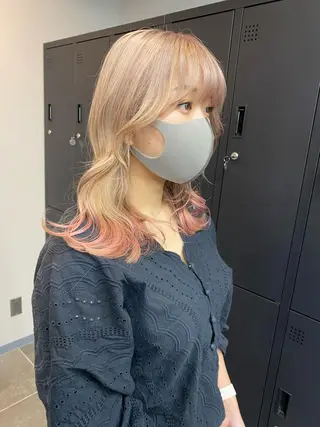 セミロング maco 艶感ハイトーン🦋のヘアスタイル