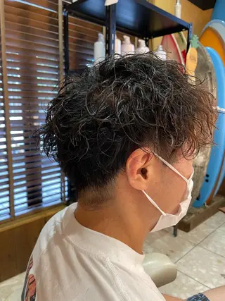 パーマ メンズ 飯泉/メンズカラー ツイスパ/メッシュのヘアスタイル