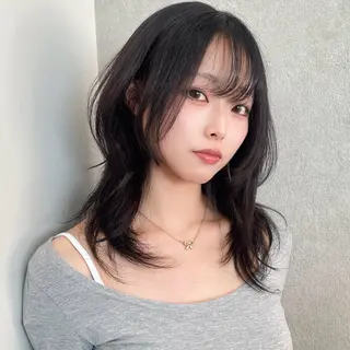 セミロング ハッシュカット🖤 レイヤー/透けカラーのヘアスタイル