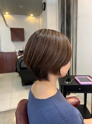 ショート カラー 松山 優里のヘアスタイル