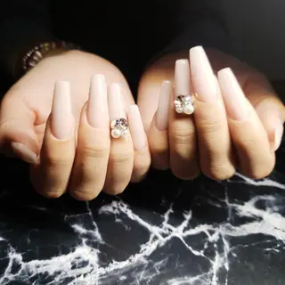 セミロング ネイル クロキ 。のネイルデザイン