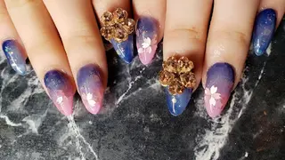 ミディアム ネイル クロキ 。のネイルデザイン