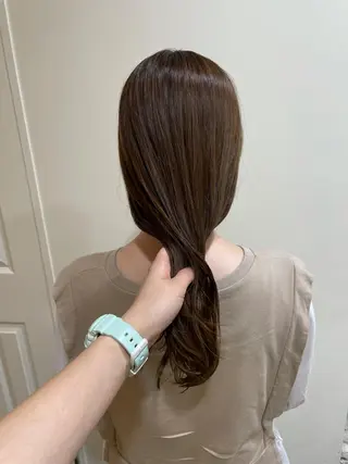 ロング カラー MIOベージュカラー 柔らかいカラーのヘアスタイル